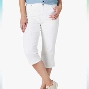 NEW Lee Relaxed Fit Mid-Rise Capri Jean Women's Size 16